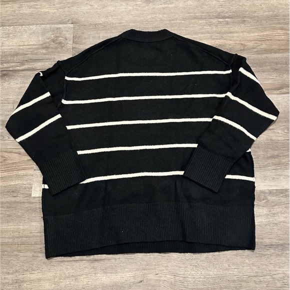 Aerie Womens Black White Striped Crewneck Oversized Knit Sweater Medium - Picture 2 of 8